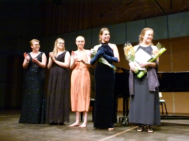De fem finalisterna från vänster Kajsa Nilsson (flöjt), Rebecka Wallroth (sopran), Emma Eskeby (flöjt), Kari Koskinen (sopran) och Paula Sjöberg (cello)